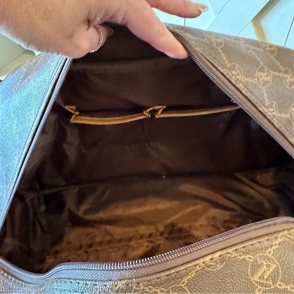 Adrienne Vittadini Travel Luggage Duffle 22” Wheels and Pull Handle - Picture 8 of 11